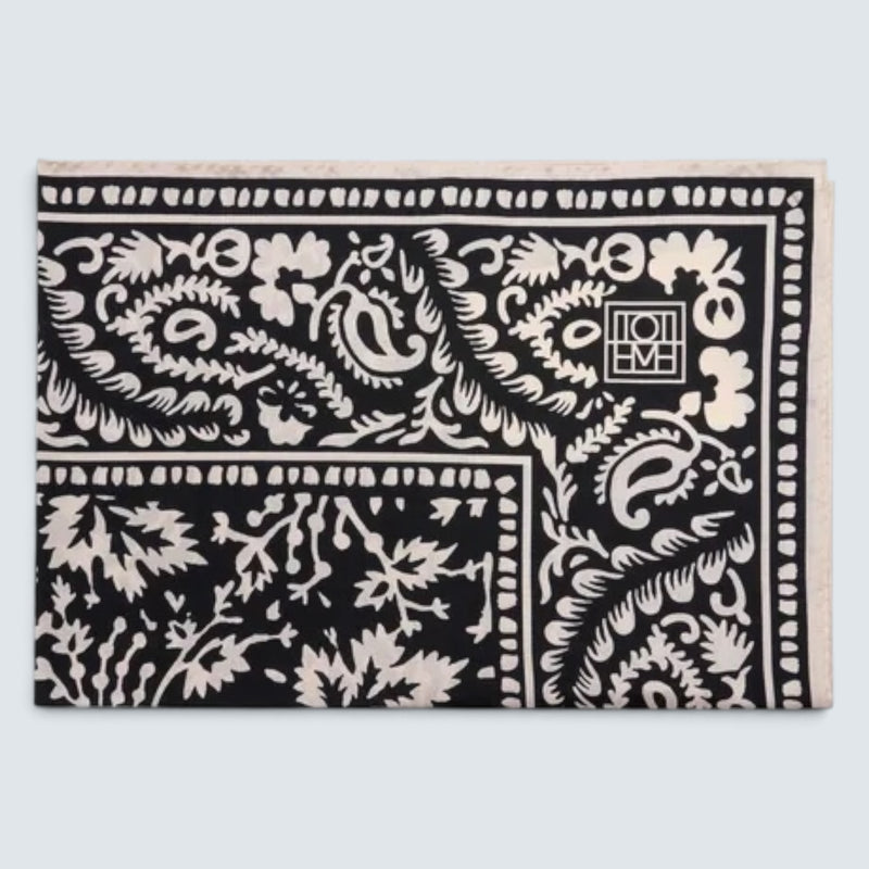 Hankie lace scarf