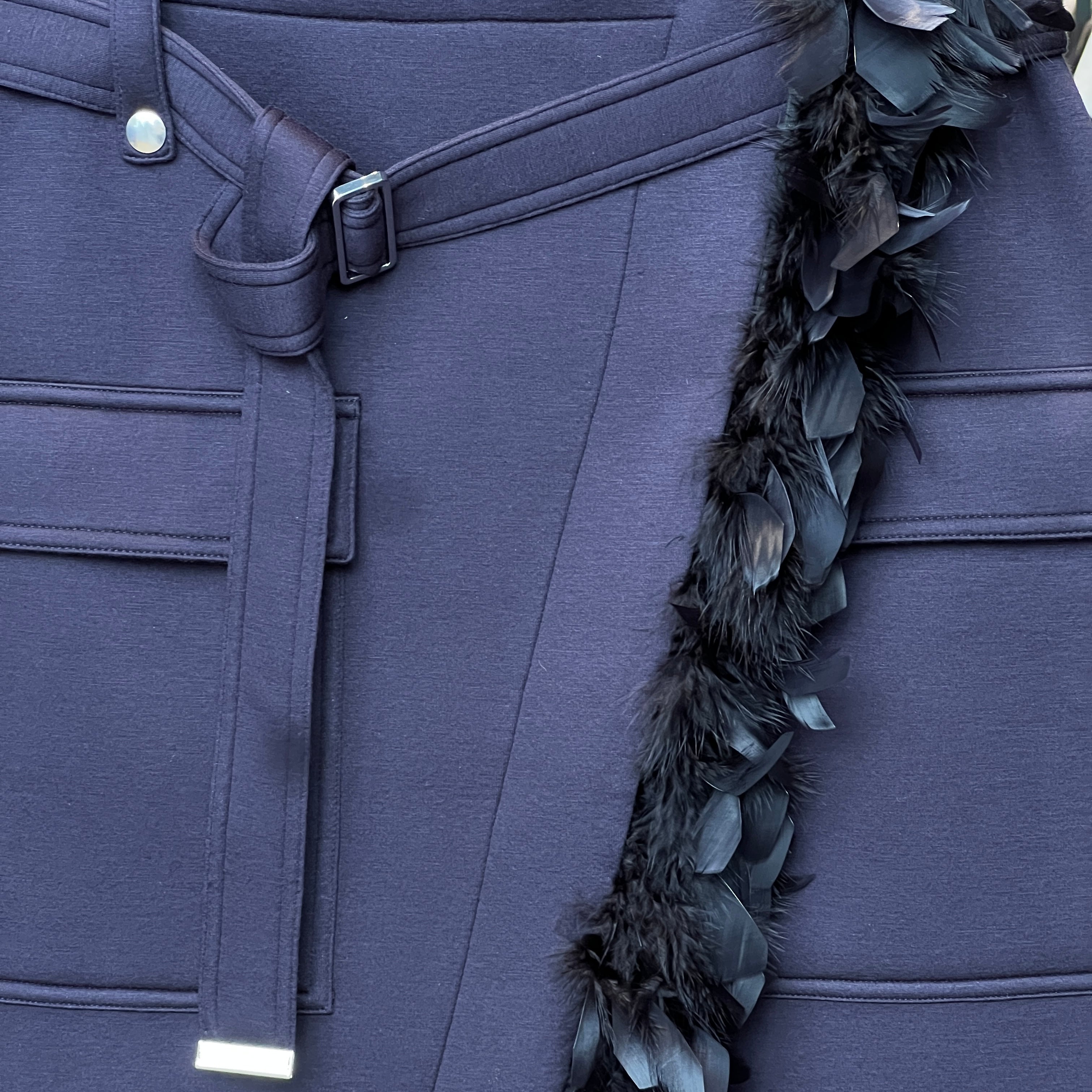 Rock mit Federdetail