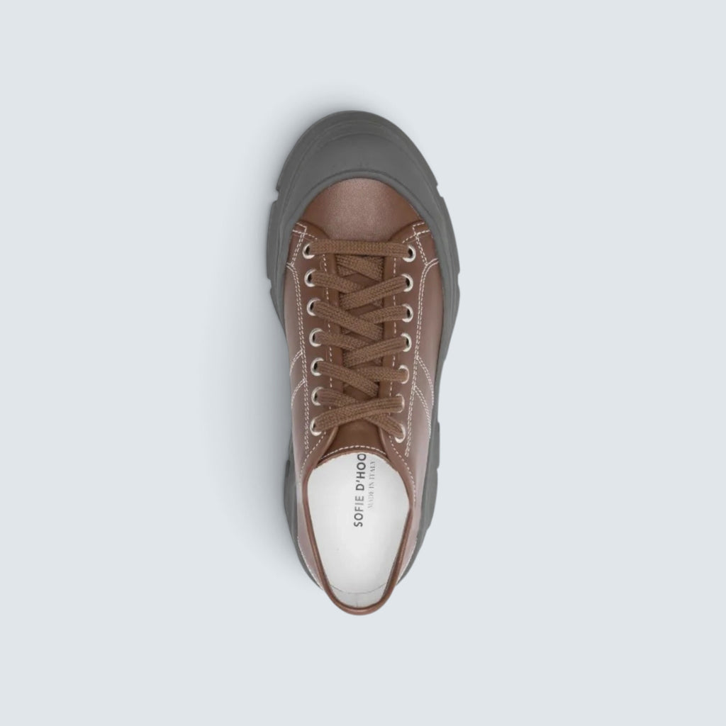 Sneaker Feat
