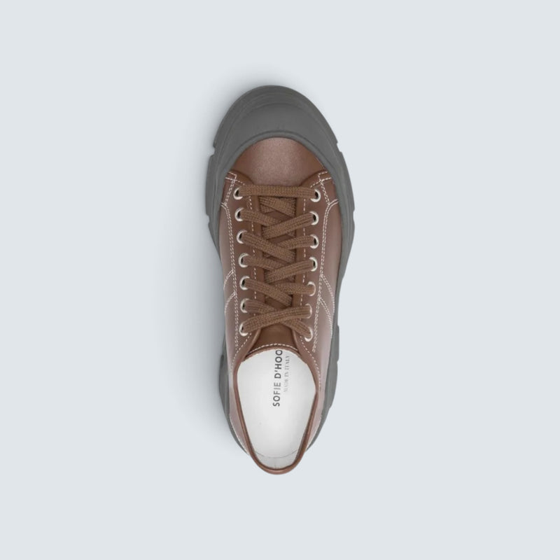 Sneaker Feat