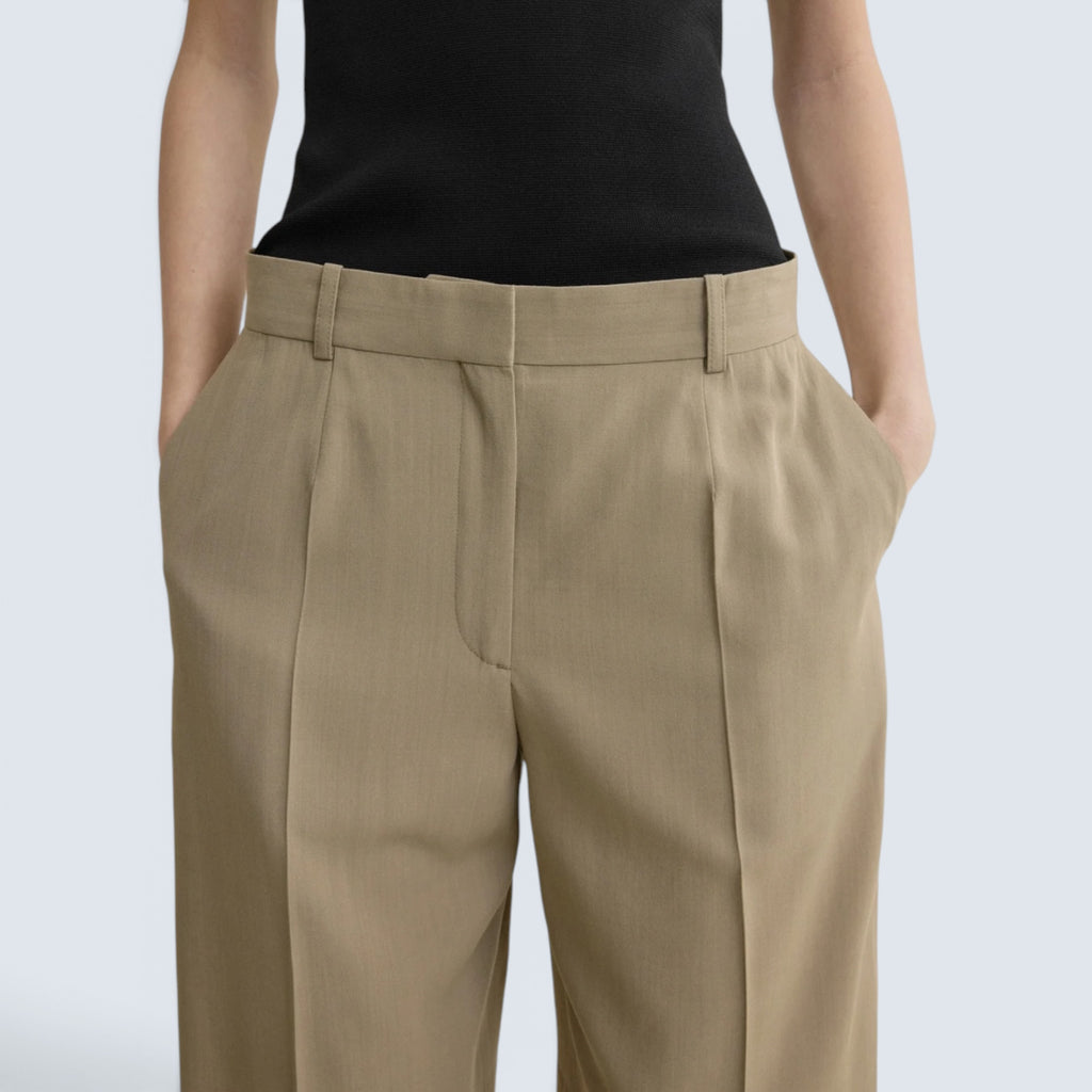 Wide fluid shorts